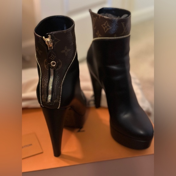 Authentic Louis Vuitton Afterglow Platform ankle boot. - Picture 2 of 4